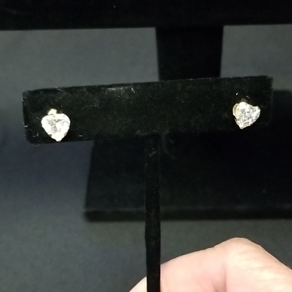 Jewelry - Solid 14k gold heart shaped earrings